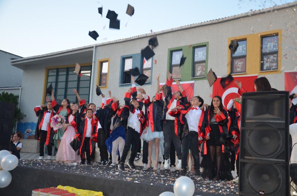 GELİBOLU 26 KASIM İLKOKULUNDA 158 ÖĞRENCİ MEZUNİYET HEYECANI YAŞADI