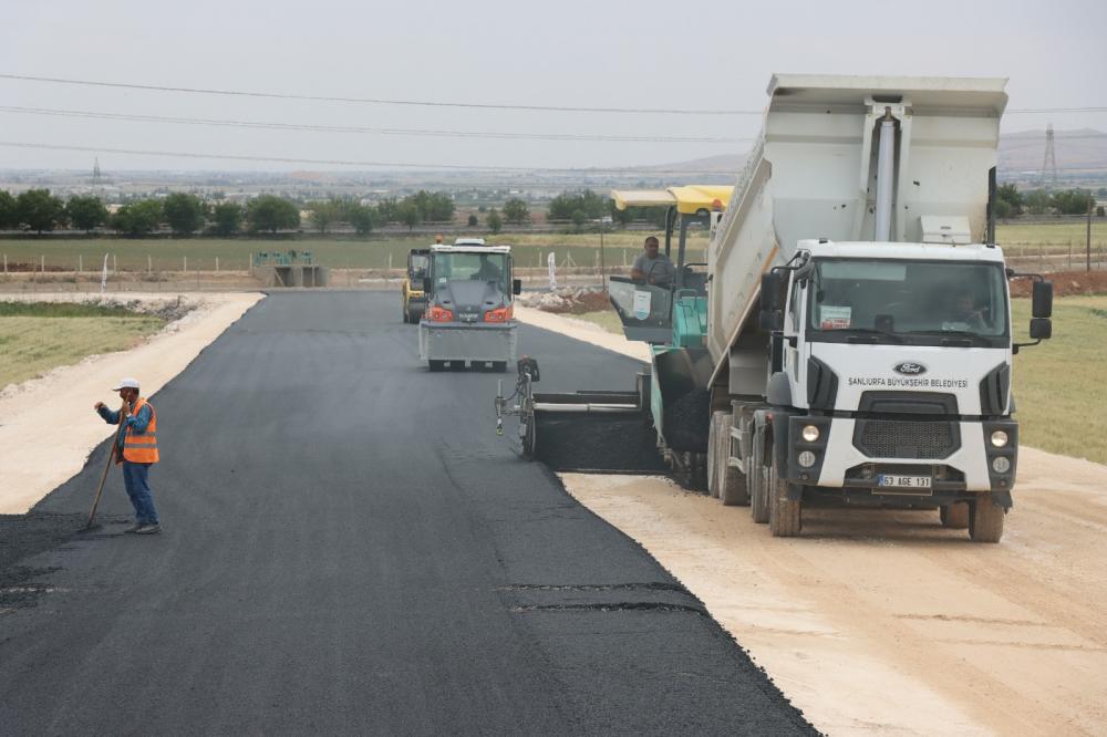 ŞANLIURFA ASRİ MEZARLIK YOLUNA BAYRAM ÖNCESİ ASFALT DOKUNUŞU!