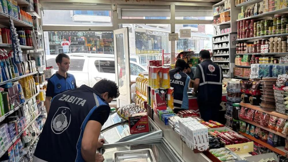 ÇUKURCA'DA MARKET DENETİMLERİ ARALIKSIZ SÜRÜYOR: TÜKETİCİ HAKLARI VE HALK SAĞLIĞI ÖN PLANDA