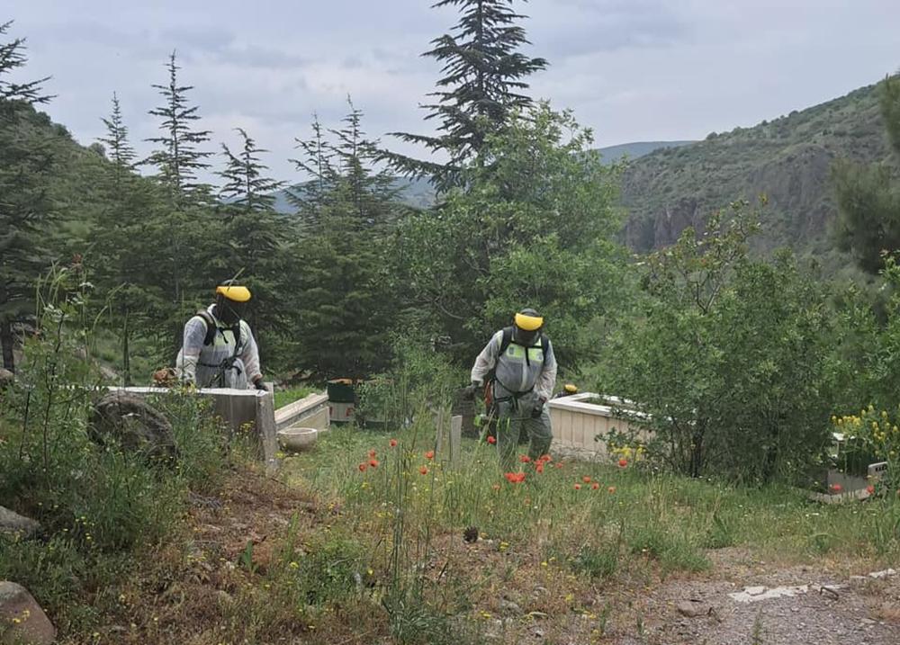 İLÇEDE VE MAHALLELERDE TEMİZLENEREK HALKIN ZİYARETİNE HAZIR HALE GETİRİLDİ