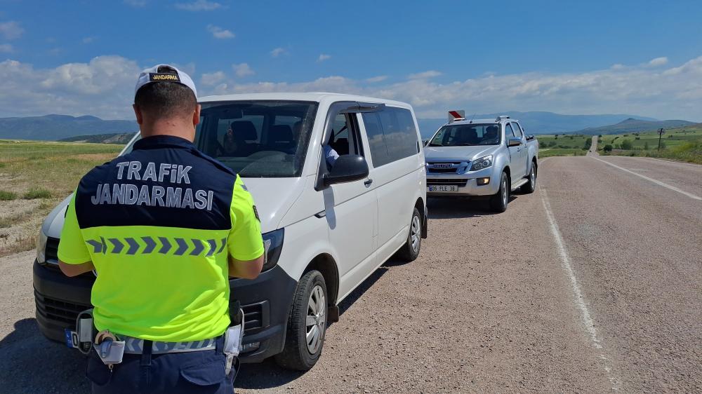 BEYPAZARI JANDARMA EKİPLERİ YOL DENETİMİNDE