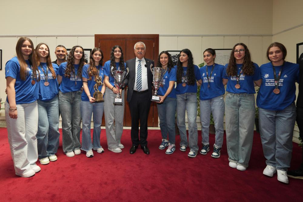 ADANA BÜYÜKŞEHİR BELEDİYESİ U18 KIZLAR BASKETBOL TAKIMI TÜRKİYE 3’ÜNCÜSÜ OLDU