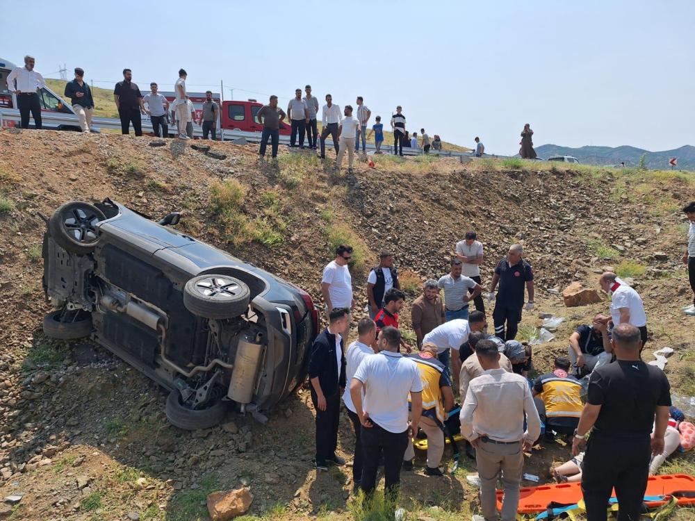 BİNGÖL\'DE GENÇ-DİYARBAKIR YOLUNDA KAZA