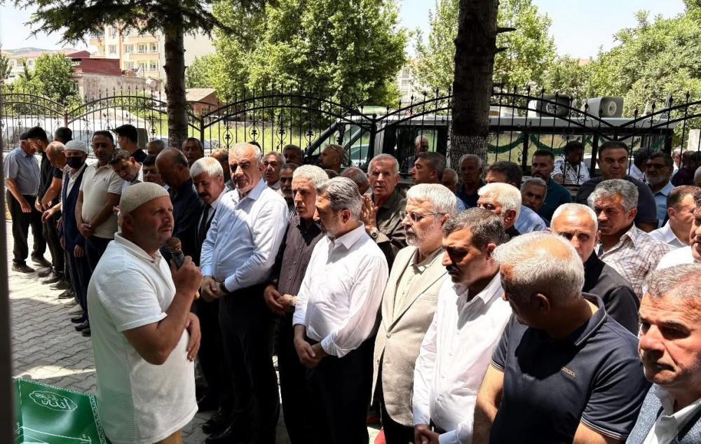 BAKAN YARDIMCISI AHMET AYDIN, FATMA YALÇINKAYA’NIN CENAZE TÖRENİNE KATILDI