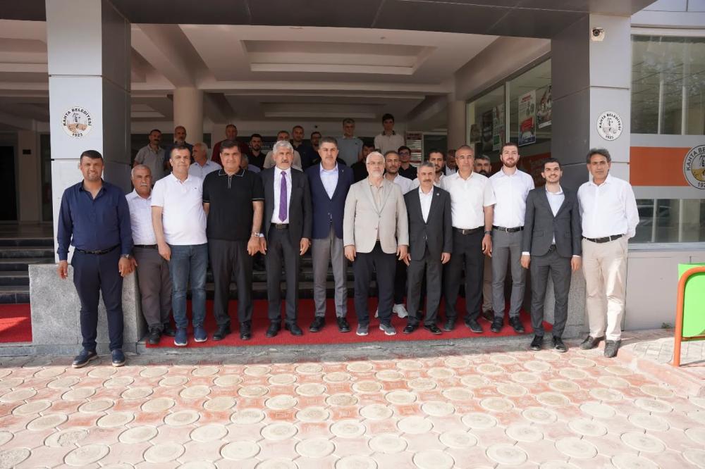 KAHTA BELEDİYESİ\'NİN BAYRAMLAŞMA PROGRAMINA YOĞUN KATILIM