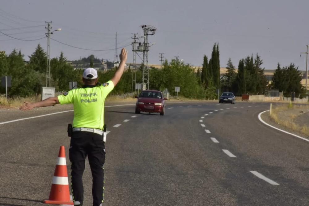 ADIYAMAN’DA BAYRAM TRAFİĞİ KAZASIZ GEÇTİ: 10 BİNDEN FAZLA ARAÇ DENETLENDİ