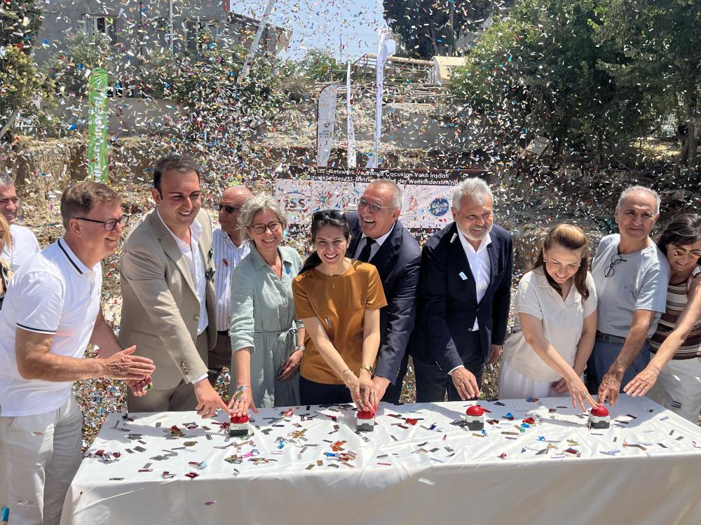 BİRLİK VE BERABERLİĞİN EN GÜZEL ÖRNEĞİ: HATAY DEFNE’DE ÜÇ DİLDE EĞİTİM VERECEK KREŞİN TEMELİ ATILDI