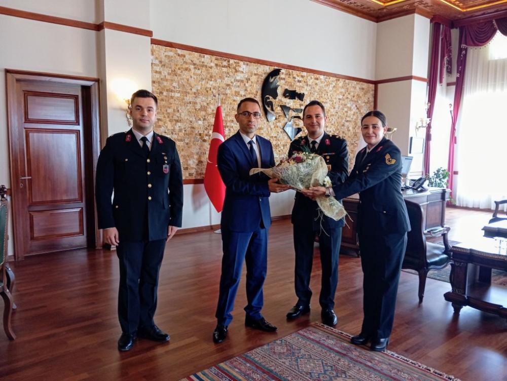 İLÇE JANDARMA KOMUTANI ÜSTEĞMEN OĞUZHAN YILMAZ, BAŞKANLIĞINDA HEYET HALİNDE KAYMAKAMA ZİYARET: