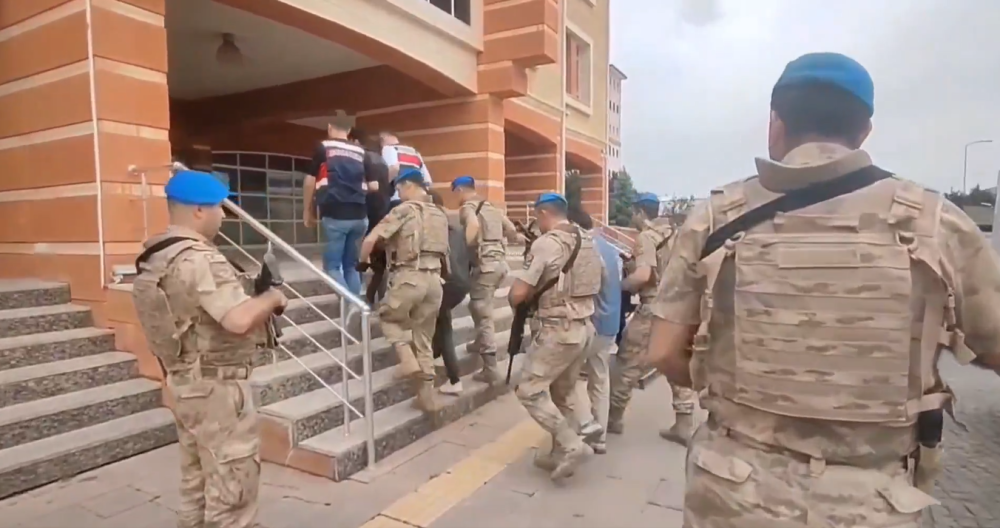 SOSYAL MEDYADAN PROPAGANDA YAPAN DEAŞ MENSUPLARI TEK TEK YAKALANDI!