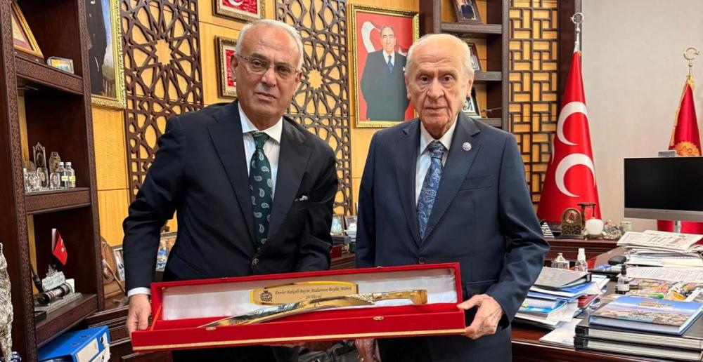 MHP LİDERİ DEVLET BAHÇELİ’YE ADANA’DAN ANLAMLI HEDİYE!