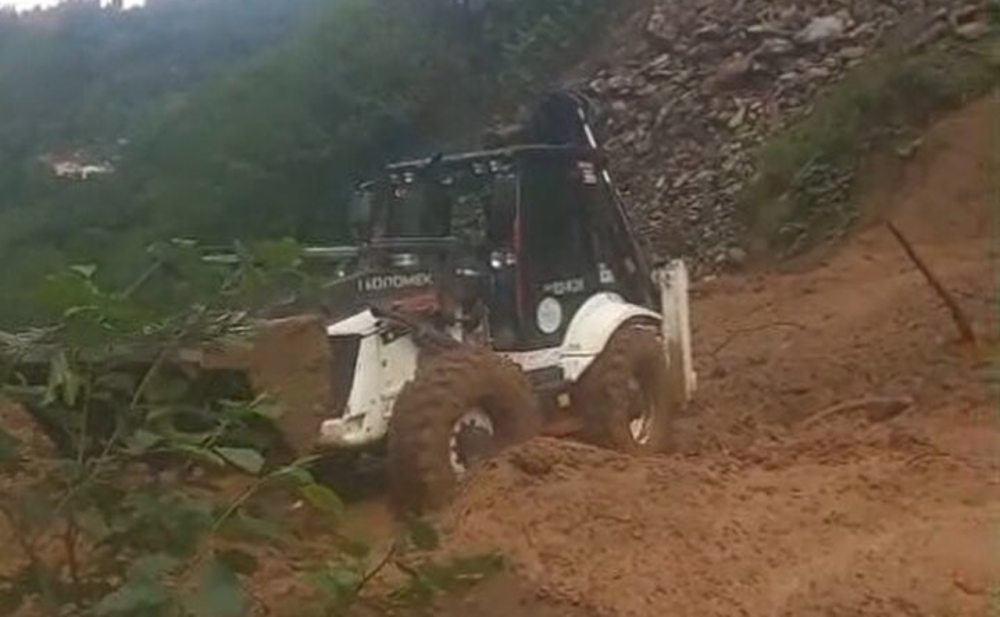FINDIKLI\'DA HEYELAN SONRASI KÖY YOLU YENİDEN ULAŞIMA AÇILDI