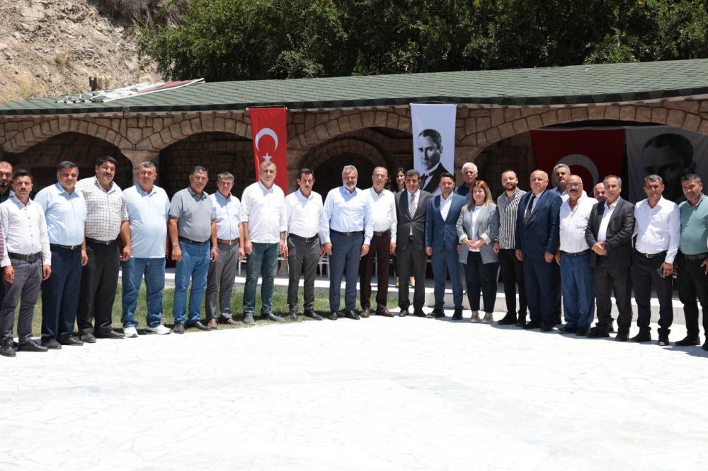 BAŞKAN ÖNTÜRK, AMANOS MUHTARLARIYLA BULUŞTU