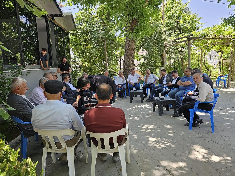 KAYMAKAM KUMCU VE EMNİYET MÜDÜRÜ KÖPÜK ARAYA GİRDİ, GENÇLER BARIŞTI