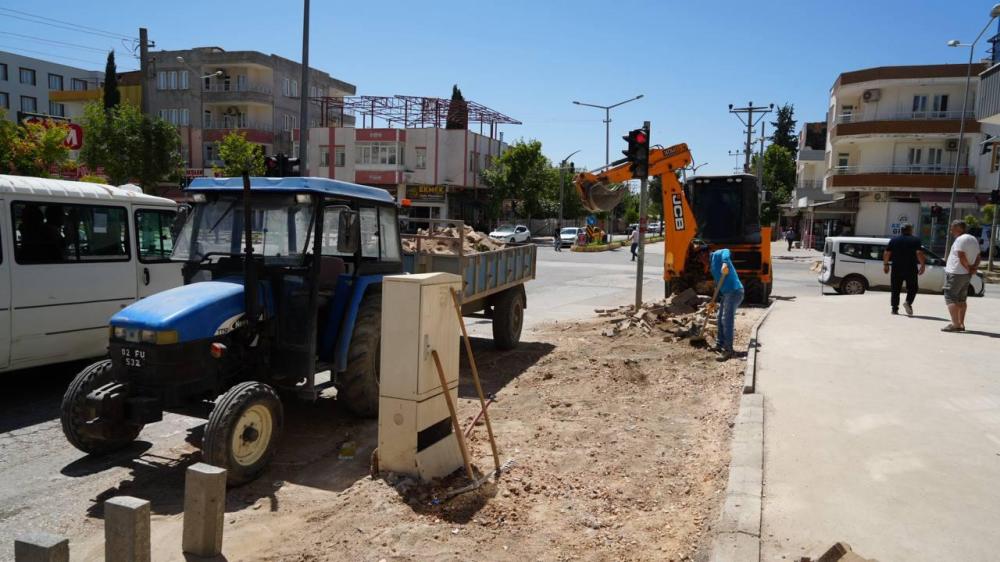ADIYAMAN’DA YOL VE KALDIRIM ÇALIŞMALARI SÜRÜYOR