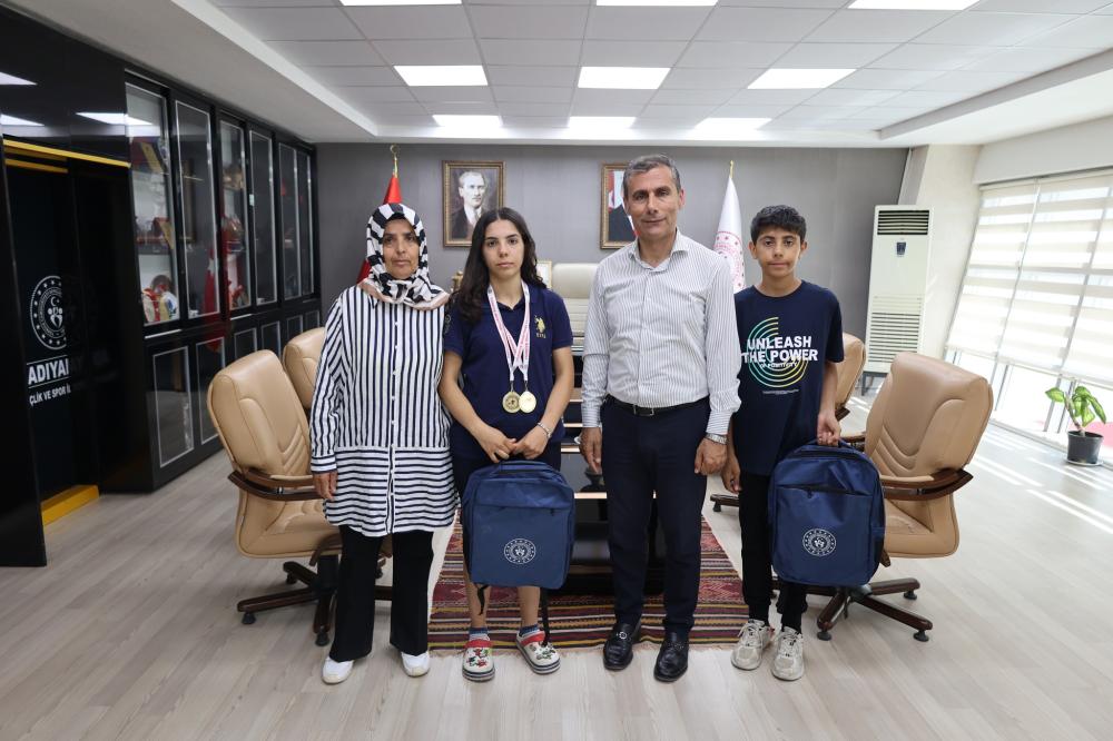 ADIYAMANLI EMİNE BOZKURT, JU JİTSU TÜRKİYE ŞAMPİYONASI’NDAN ÇİFTE ALTINLA DÖNDÜ