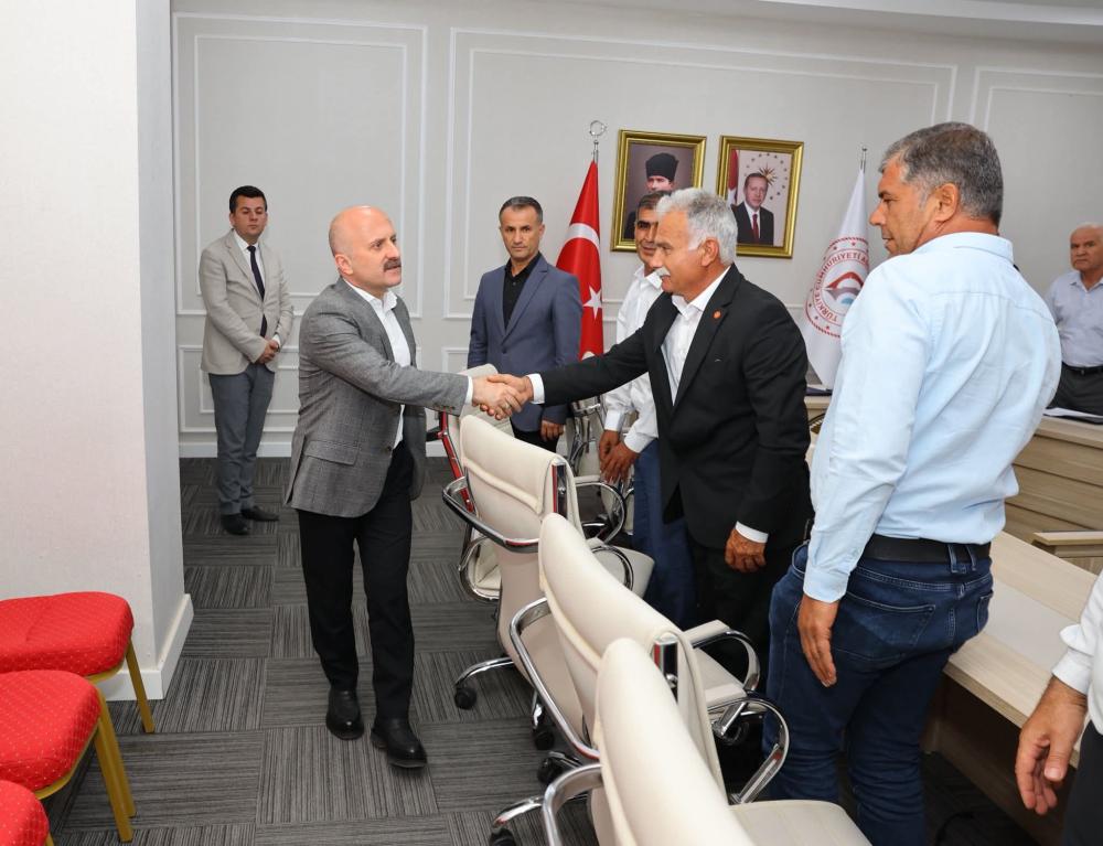 VALİ VAROL, MUHTARLARLA BİR ARAYA GELDİ: KIRSALA YATIRIM VE HİZMET ATAĞI