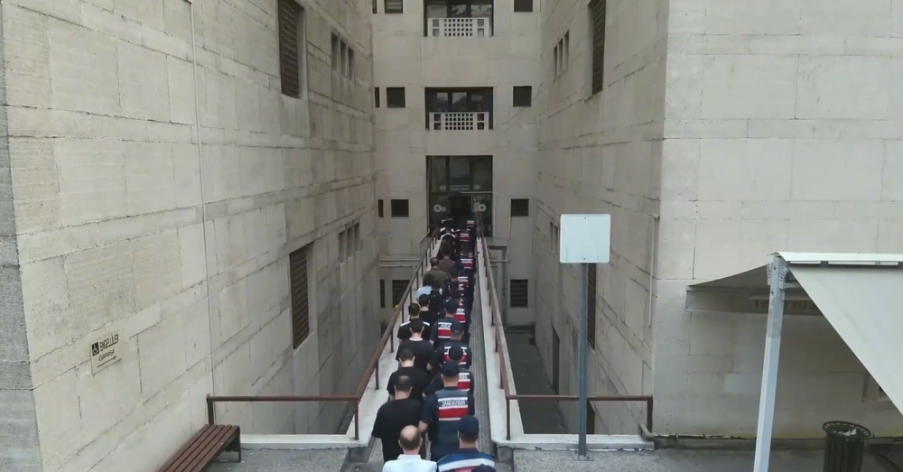 ÜLKE GENELİNDE DEV VURGUN OPERASYONU, 90 MİLYAR TL\'LİK SUÇ AĞI ÇÖKERTİLDİ!