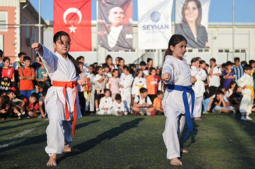 SEYHAN BELEDİYESİNDEN BİNLERCE ÇOCUĞA SPOR YAPMA İMKANI