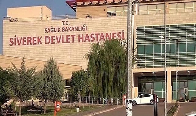 ŞANLIURFA\'DA KORKUNÇ KAZA! OTOMOBİLDEKİ AİLE ÖLÜMDEN DÖNDÜ