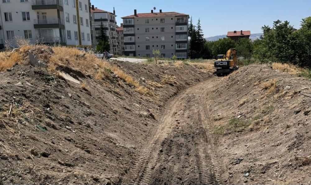 HACIKARA MAHALLESİNDE BULUNAN DERE ISLAH EDİLDİ.