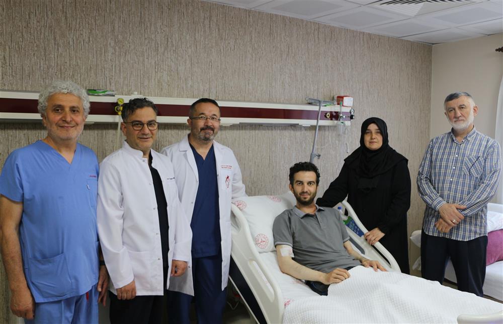 RİZE’DE NADİR GÖRÜLEN AORT YIRTIĞI, 8 SAATLİK HİBRİT AMELİYATLA TEDAVİ EDİLDİ
