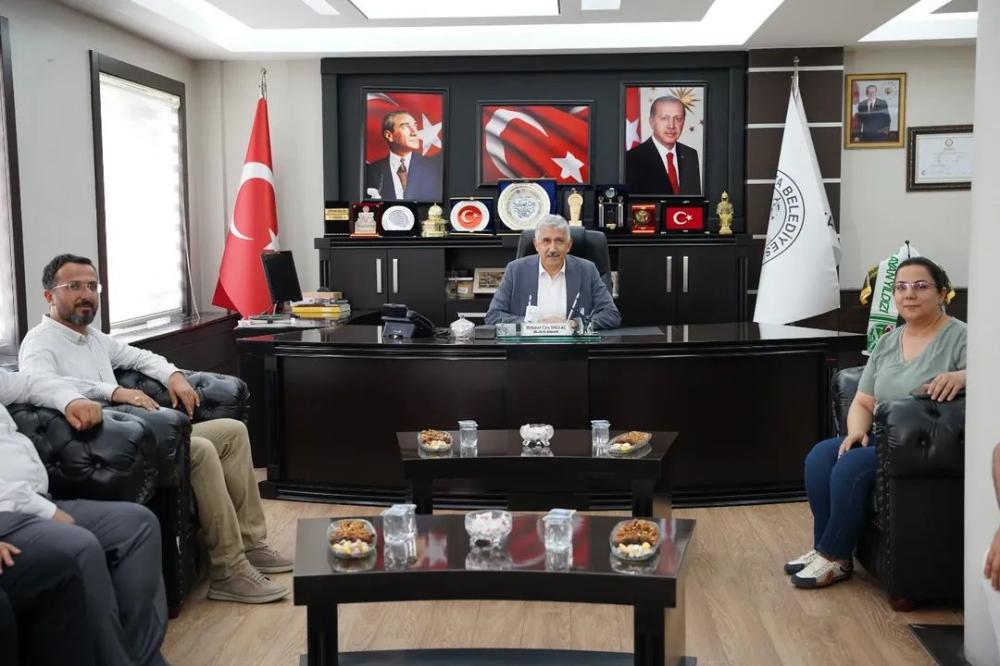 KAHTA DEVLET HASTANESİ BAŞHEKİMİNDEN BAŞKAN HALLAÇ’A NEZAKET ZİYARETİ