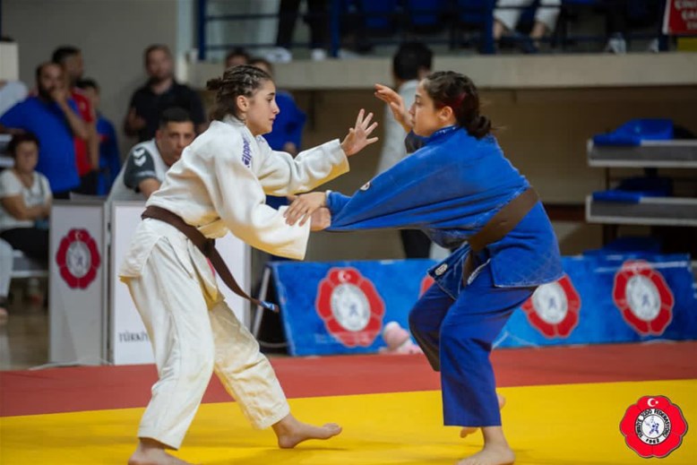 RİZELİ JUDOCULAR TÜRKİYE ŞAMPİYONASI’NDA GURURLANDIRDI!