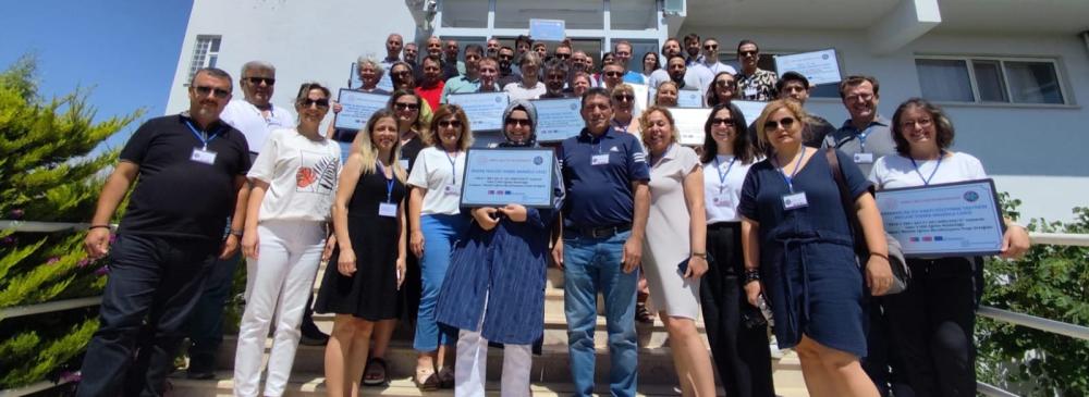 İZMİR’DE ERASMUS+ ÇALIŞTAYINDA PROGRAM GELİŞTİREN ÖĞRENCİLER GELİŞTİRDİKLERİ PROJELERLE DİKKAT ÇEKTİ