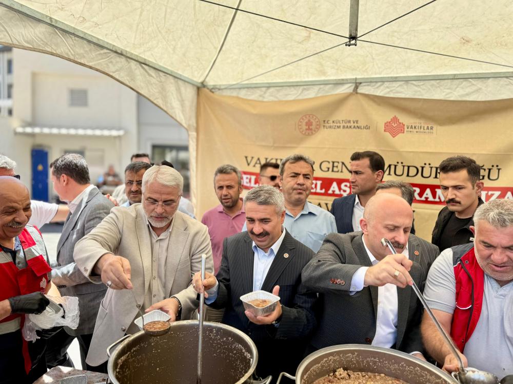 ADIYAMAN’DA GELENEKSEL AŞURE PROGRAMINA YOĞUN İLGİ