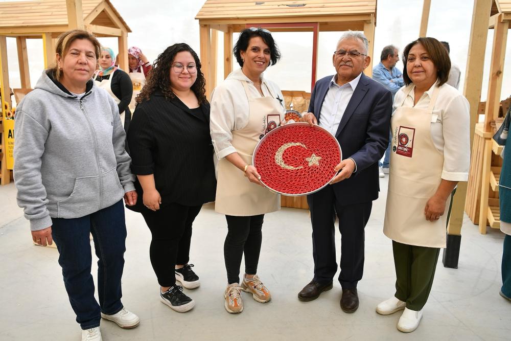 AŞKAN BÜYÜKKILIÇ, ANADOLUDAKİLER KAYSERİ PAZARI’NIN AÇILIŞ TÖRENİNE KATILDI