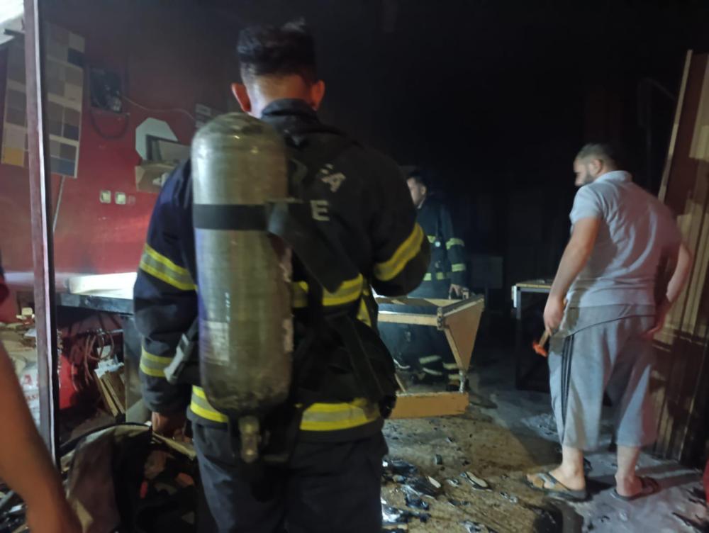 ŞANLIURFA\'DA MOBİLYA ATÖLYESİNDE ÇIKAN YANGIN HIZLA KONTROL ALTINA ALINDI