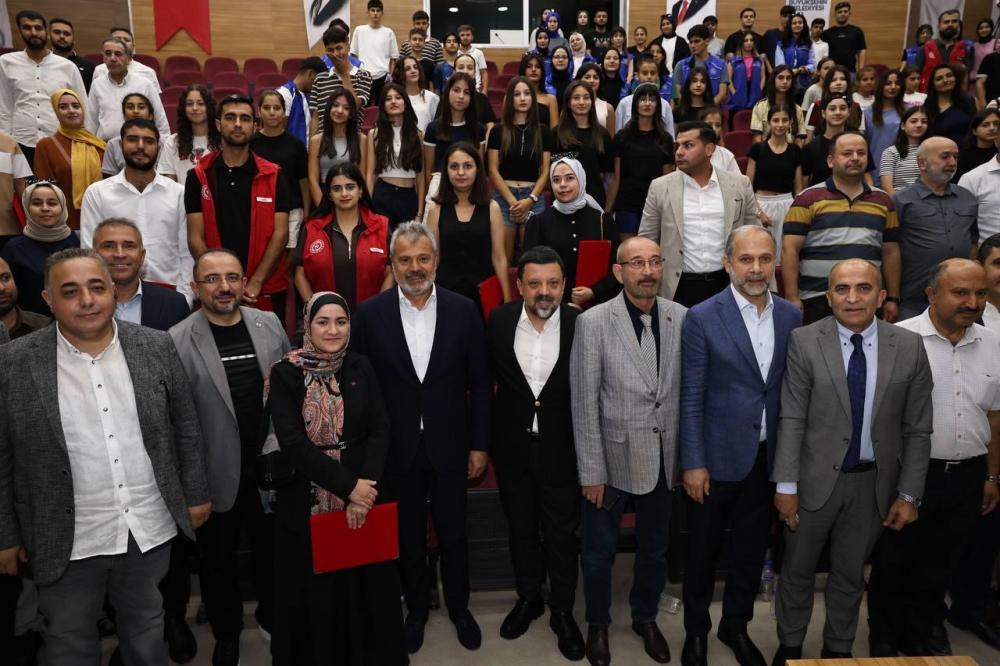 BAŞKAN ÖNTÜRK MEDYA VE GENÇLİK AKADEMİSİ SERTİFİKA TÖRENİNE KATILDI