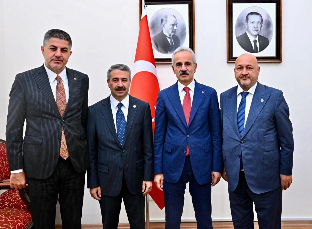 ADIYAMAN’IN ULAŞIM ALTYAPISI GÜÇLENİYOR: BAKAN URALOĞLU\'NA PROJELER SUNULDU