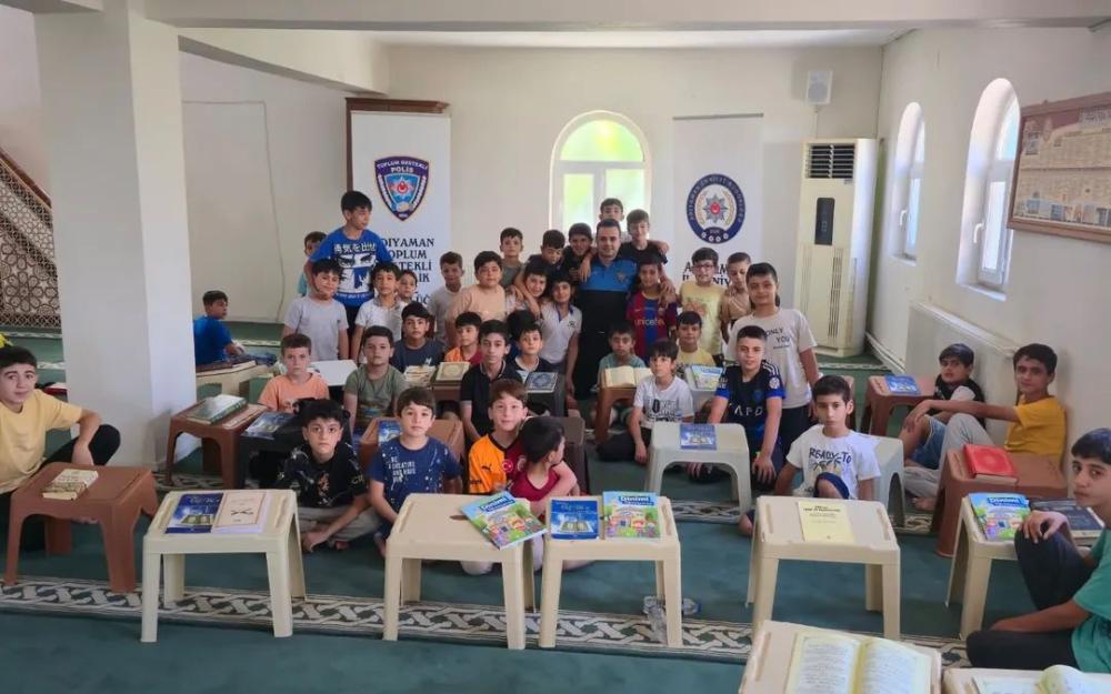 ADIYAMAN POLİSİ YAZ KUR’AN KURSU ÖĞRENCİLERİNİ BİLGİLENDİRDİ