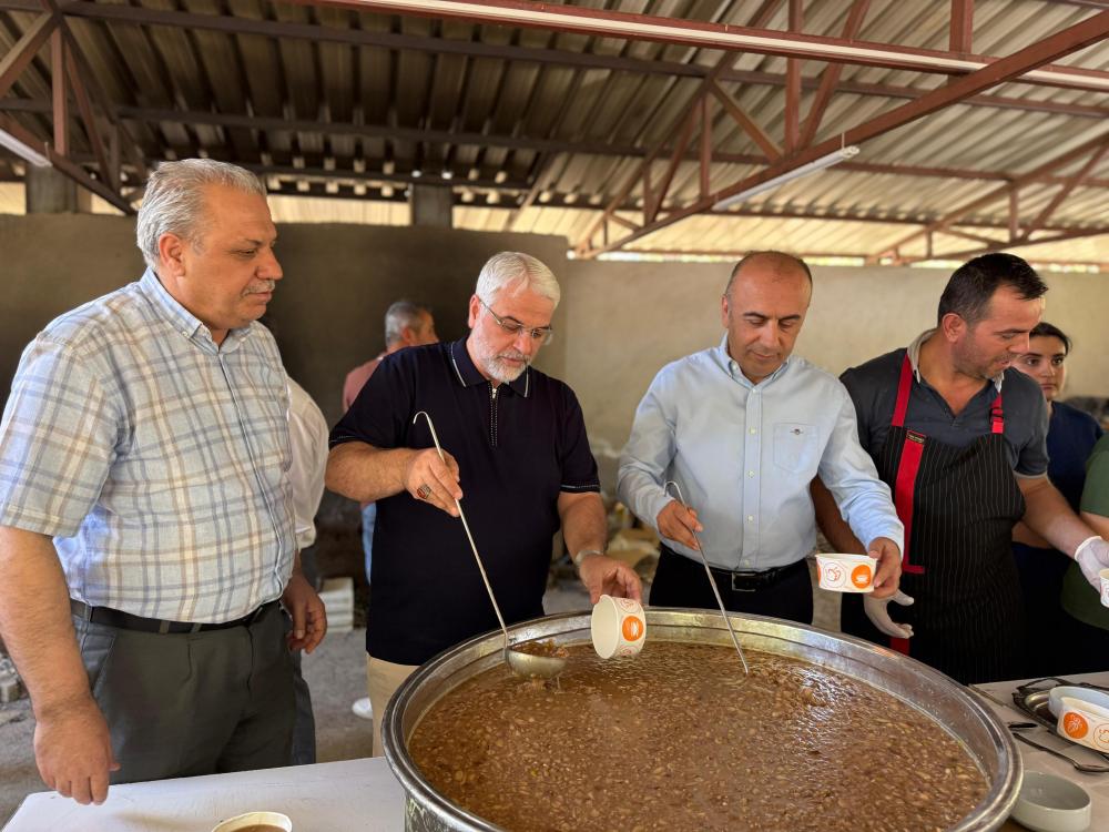 AK PARTİ ADIYAMAN İL BAŞKANI FARUK BÜLENT KABLAN ŞEYBOR ZİYARETİNDE AŞURE PROGRAMINA KATILDI