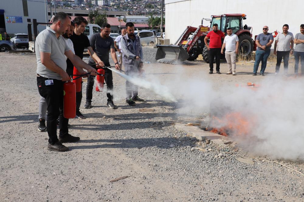 AKEDAŞ ELEKTRİK DAĞITIM A.Ş.’DEN PERSONELİNE YANGIN EĞİTİMİ VE TATBİKAT: İŞ SAĞLIĞI VE GÜVENLİĞİ ÖNCELİĞİMİZDİR