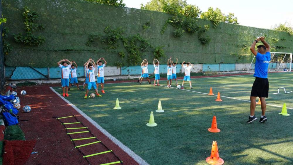 ADIYAMAN BELEDİYESİ YAZ SPOR OKULLARI’NDA FUTBOL COŞKUSU