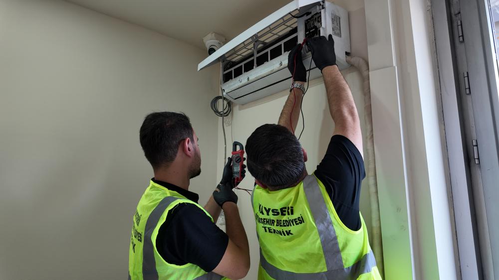 BÜYÜKŞEHİR’DEN 15 MİLYON TL’LİK TASARRUF: 1500 CİHAZA KENDİ EKİBİYLE BAKIM