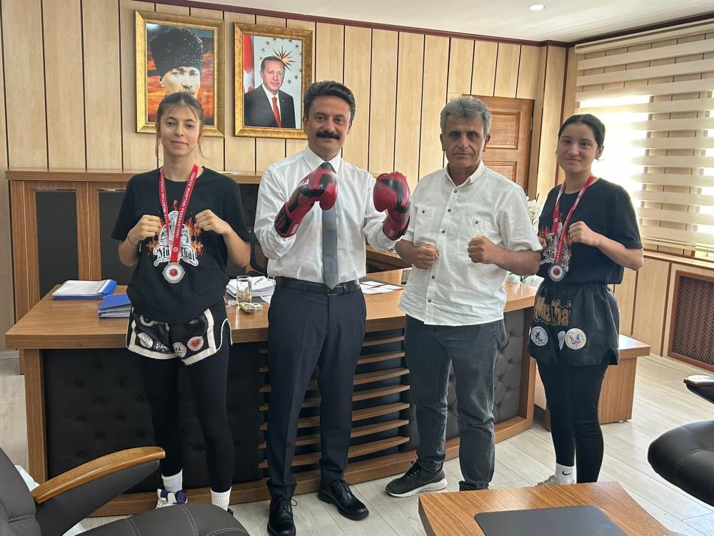 ŞAMPİYON SPORCULARDAN KAYMAKAM ASLAN’A ANLAMLI ZİYARET