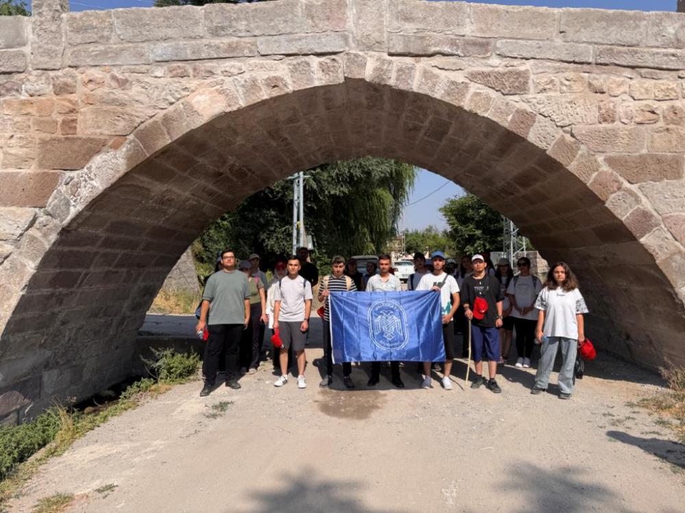 GENÇLER KORAMAZ VADİSİ DOĞA YÜRÜYÜŞÜ İLE DOĞANIN KALBİNE DOKUNDU