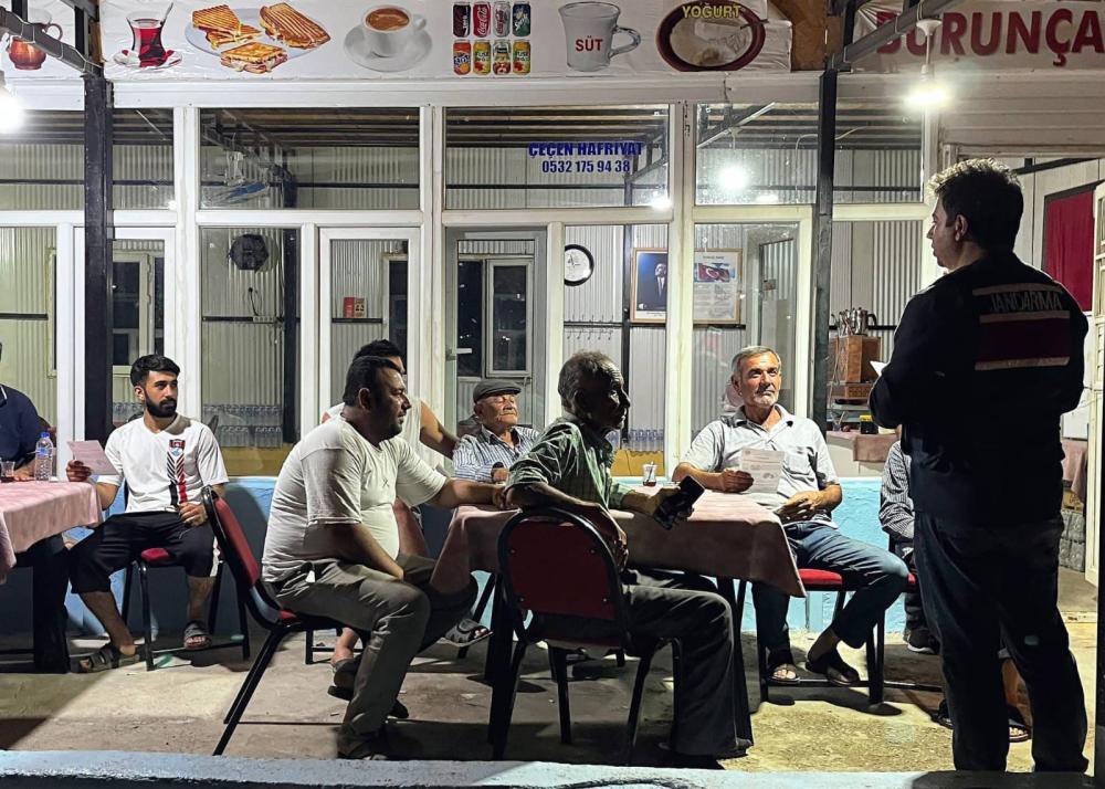 ADIYAMAN JANDARMASINDAN KÖYDE SİBER FARKINDALIK EĞİTİMİ