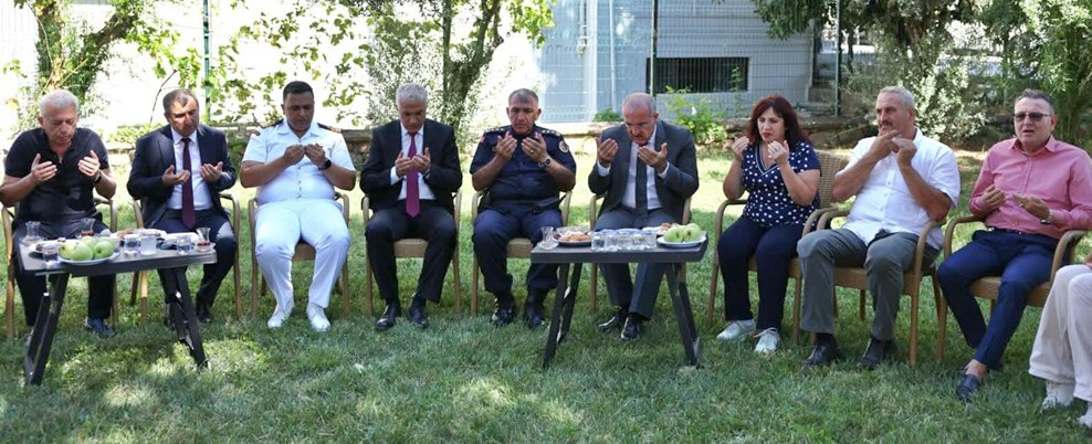 ÇANAKKALE VALİSİ TORAMAN’DAN TÜRKİYE GAZİLER VE ŞEHİT AİLELERİ VAKFI ÇANAKKALE ŞUBESİNE ANLAMLI ZİYARET