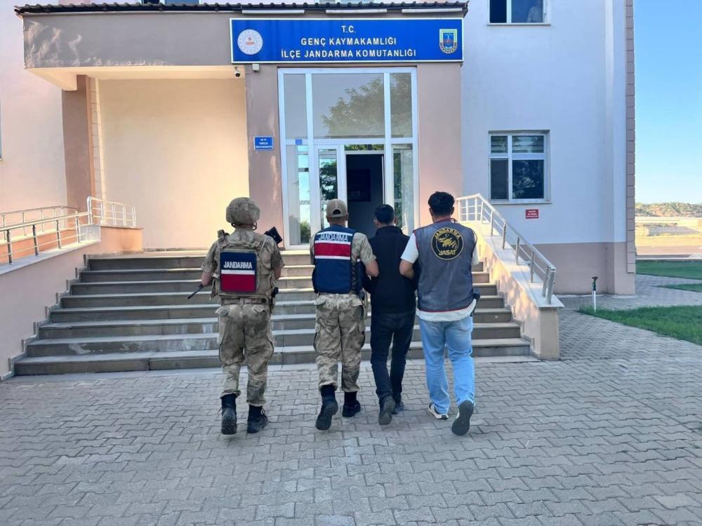 BİNGÖL\'DE 7 YIL 5 AY KESİNLEŞMİŞ HAPİS CEZASI BULUNAN ŞÜPHELİ YAKALANDI