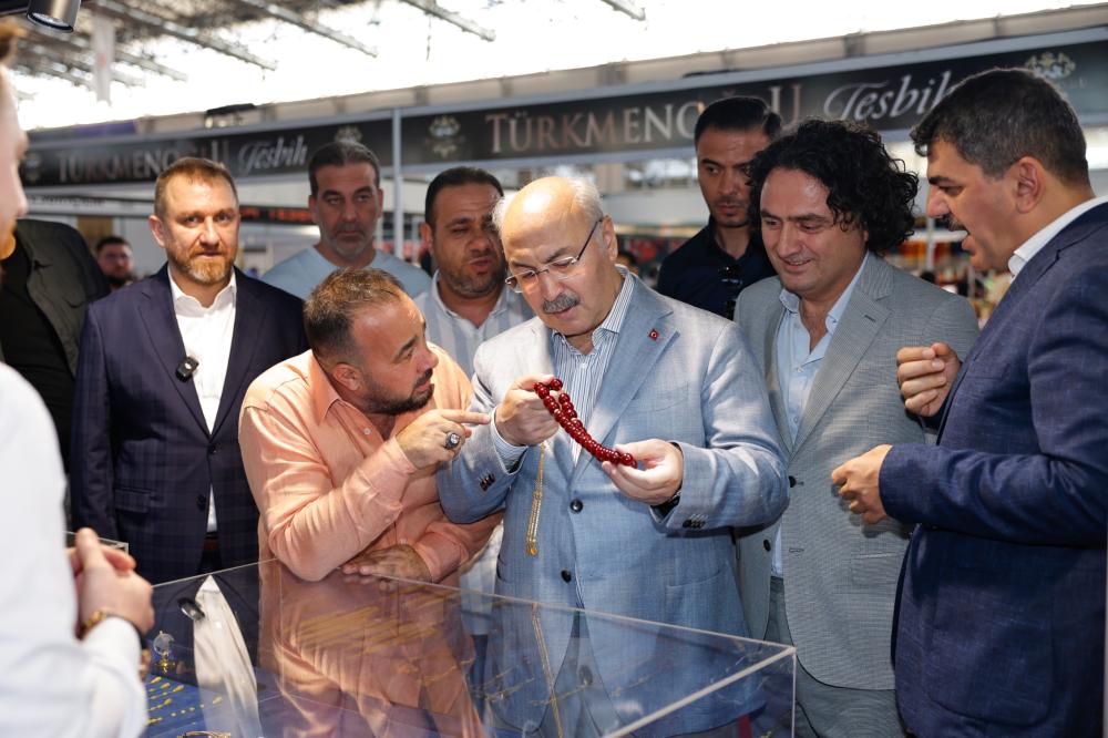 VALİ KÖŞGER DÜNYANIN EN BÜYÜK TESBİH VE DOĞALTAŞ FUARINI ZİYARET ETTİ
