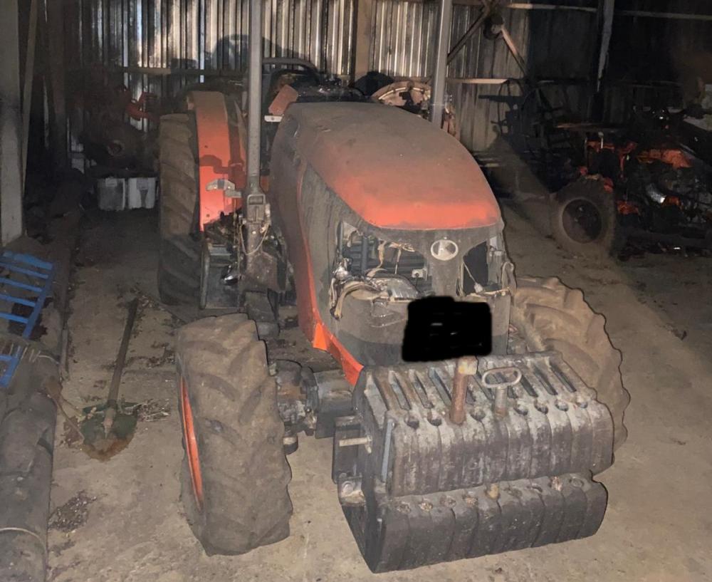 GELİBOLU\'DAKİ  YANGINDA BİR ÇİFTLİKTEKİ TRAKTÖR VE AĞIL YANDI