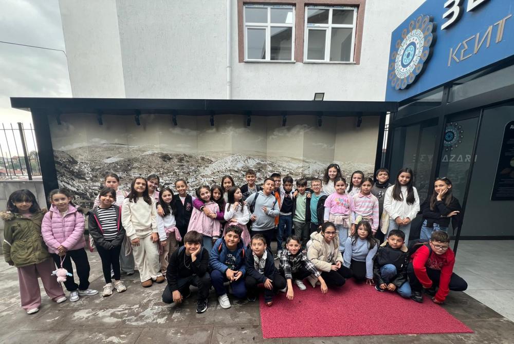 ÖĞRENCİLER YAŞADIKLARI ŞEHRİ TANIMAYA ÇALIŞIYOR.