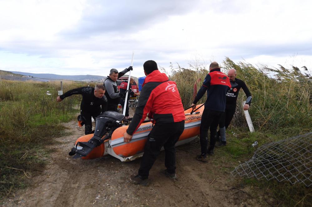 FOÇA'DA YARALAR SARILIYOR