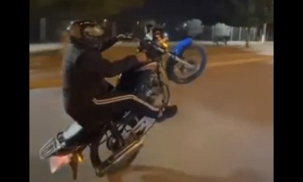 İSKENDERUN’DA TRAFİĞİ TEHLİKEYE ATAN MOTOSİKLET SÜRÜCÜSÜNE 15 BİN TL CEZA VE SÜRÜCÜ BELGESİ DAİMİ İPTAL