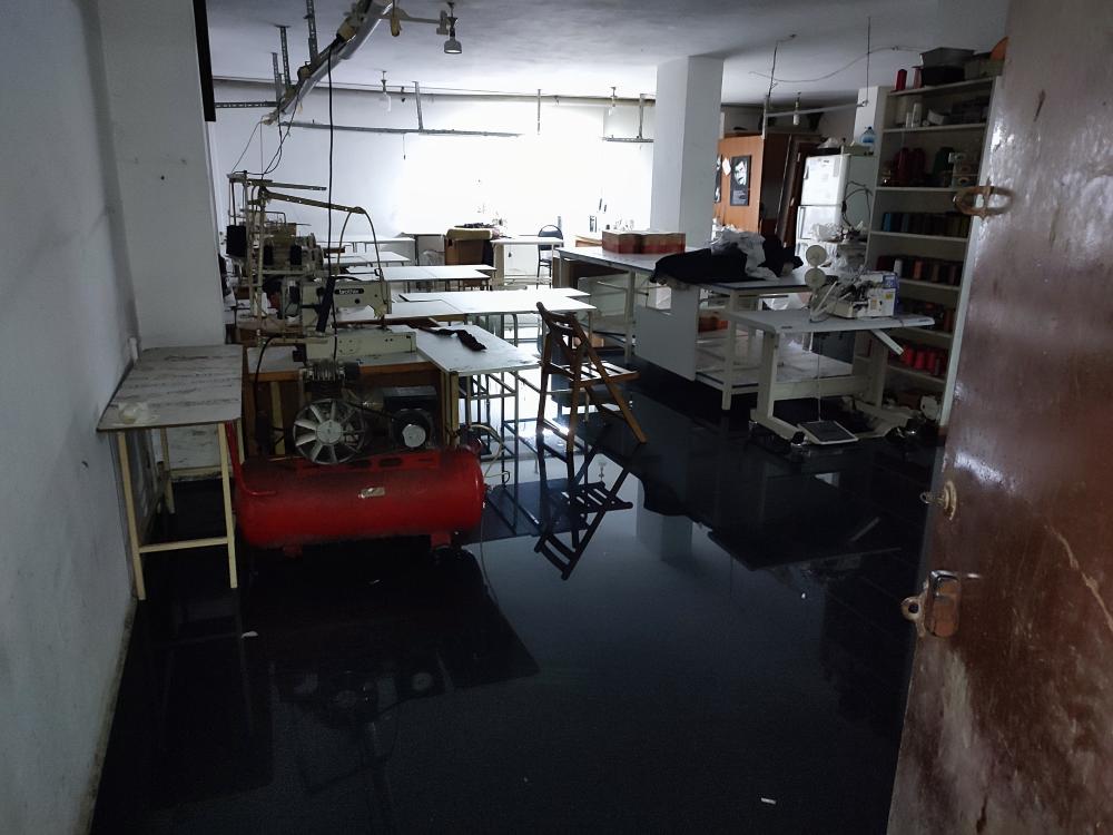 İSTANBUL-SULTANGAZİ’DE SAĞANAK YAĞIŞ NEDENİYLE EVLERE İŞYERLERİNE SU BASTI