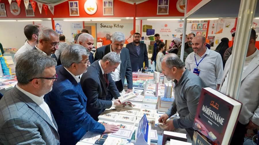 KAHTA BELEDİYESİ 1. KİTAP FUARI AÇILDI